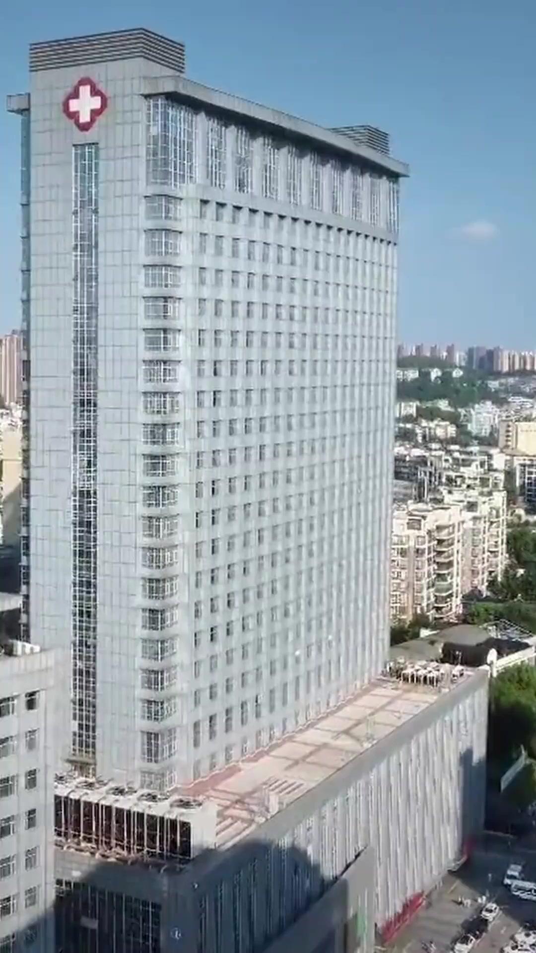 He’s Dying? He’s Still Hunting! poster