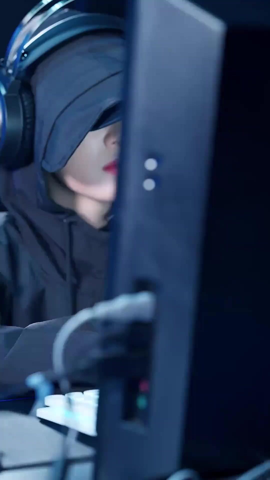 Waiting for Her Return poster